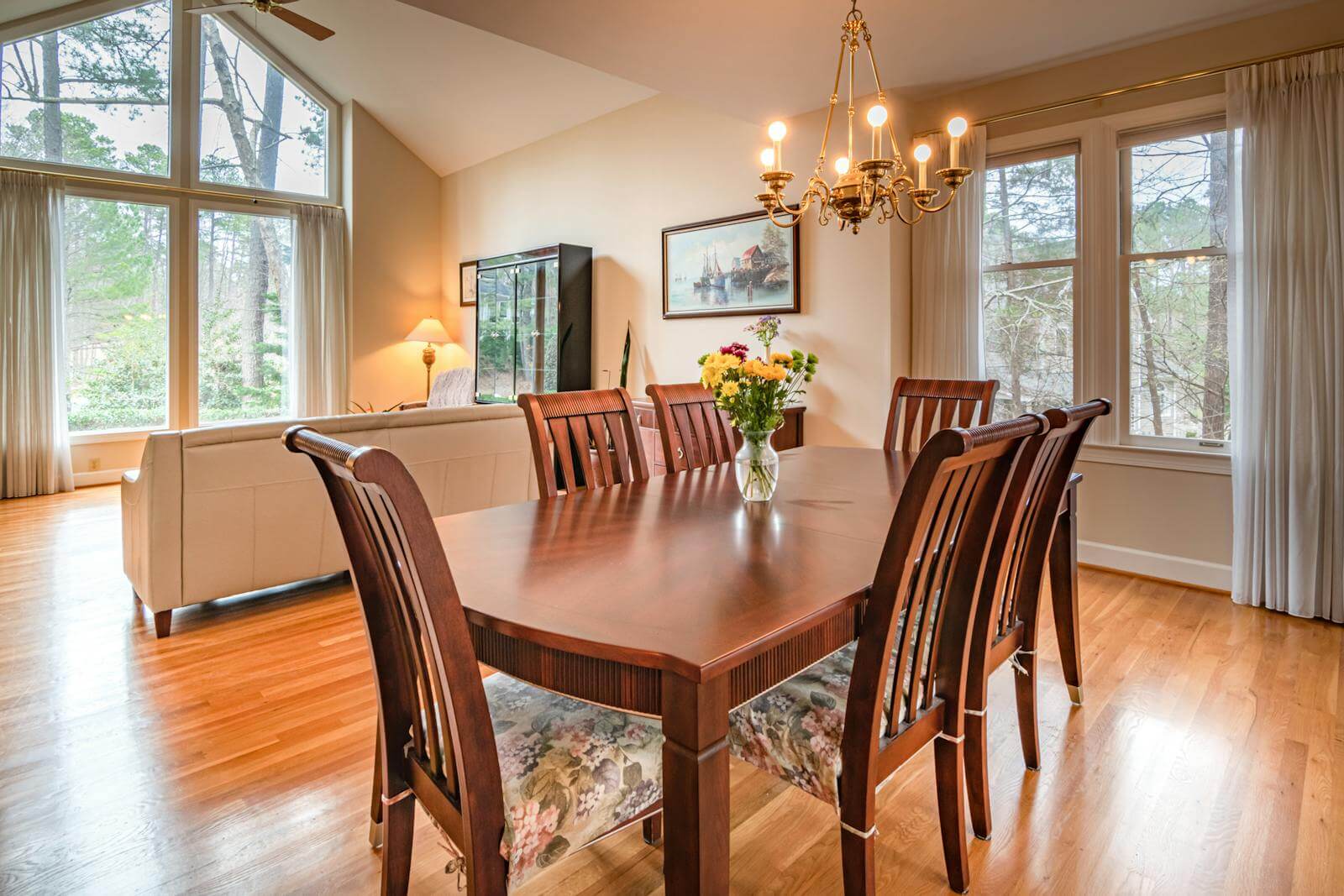 Warm Lighting Dining Ambiance
