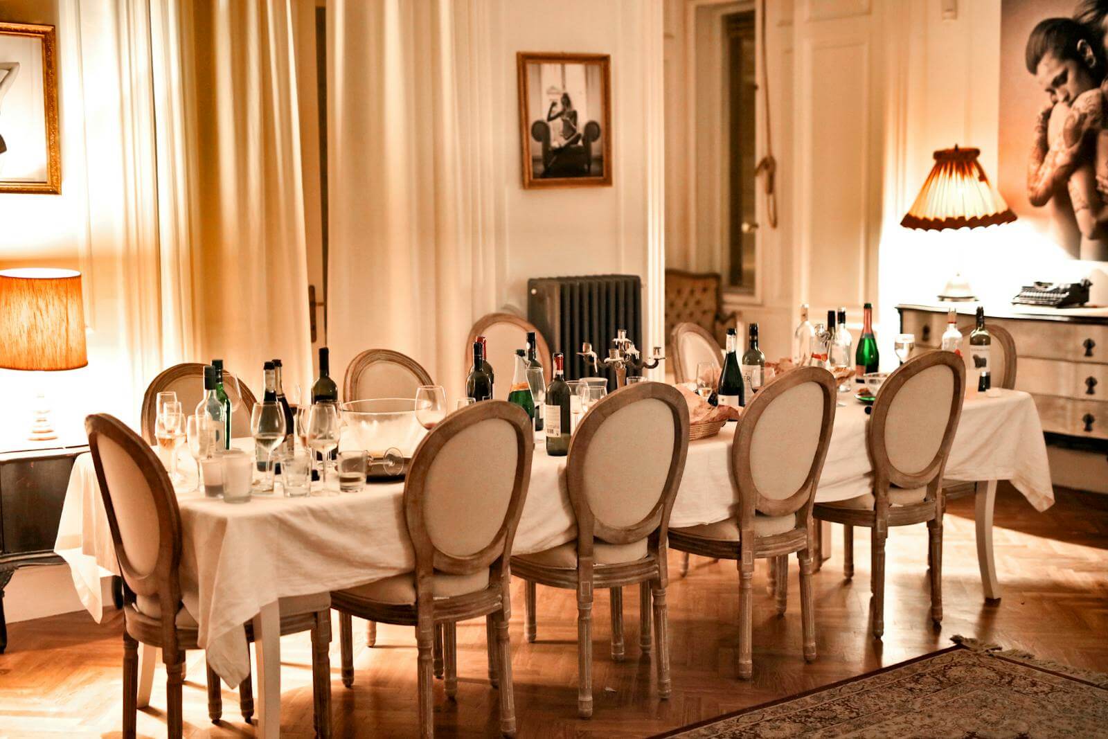 Bold Black Dining Decor