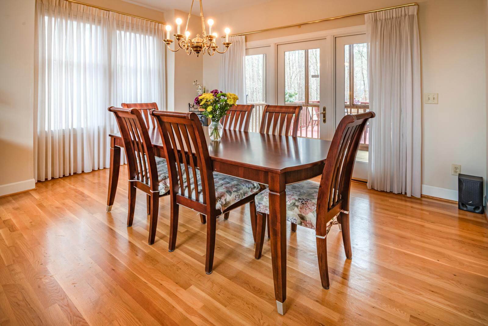 Luxury Chandelier Dining